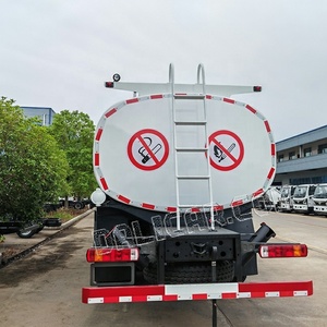 Camion citerne à carburant diesel Sinotruk Howo 20 mètres cubes 6X4 à prix avantageux, camion citerne à huile à vendre - Product Image 6