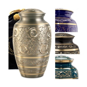 Urna única de latón para adultos para cenizas humanas con acabado decorativo adecuado para servicios funerarios y ceremonias conmemorativas en el hogar - Product Image 2