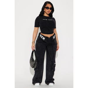 Conjunto de Invierno para Mujer, Talla Grande, Top Corto de Algodón Transpirable Negro Sólido con Cordón Ajustable y Pantalones Cargo, Estilo Urbano - Product Image 1