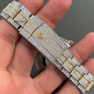 Montre de luxe bicolore sertie de moissanite avec cadran romain, style hip-hop diamant - Product Image 3