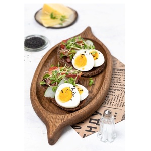 Elegante plato de madera pulida para aperitivos queso frutas postres y aperitivos en comedor moderno o cafetería - Product Image 1