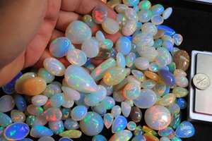 หินอัญมณีทรงหลังเบี้ยโอปอลเอธิโอเปียนผสมทรงหลวมหินโอปอลที่มีสีสันสวยงามสีรุ้งเรียบ - Product Image 6