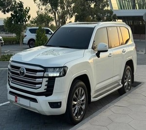 Nouvellement utilisé TOYOTAS LAND CRUISERS 300 GXR V6 sièges en cuir caméra arrière direction gauche - Product Image 3