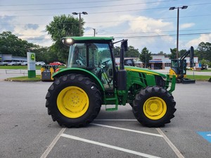 Tracteur agricole fiable John Deere 5095M 100 CV 4x4 Vert avec moteur automatique, transmission à engrenages haute productivité, garantie de 2 ans - Product Image 6