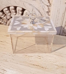 Juego de quemador de incienso Mother of Pearl Bakhoor con diseño floral blanco Fragancia fresca Oud hecha de madera - Product Image 3