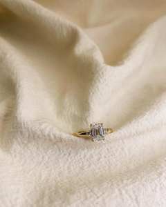 แหวนหมั้นเพชร CZ สีขาวตัดมรกต12x8มม. แหวนแต่งงานหินสามชิ้นสำหรับผู้หญิง | เครื่องประดับทองสำหรับเจ้าสาวครบรอบ - Product Image 3