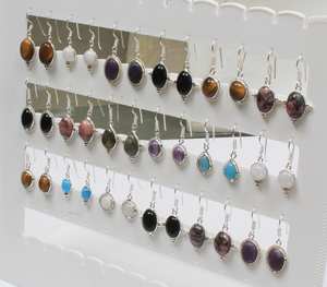 Boucles d'oreilles en pierres précieuses épaisses boucles d'oreilles faites à la main en cristal mélangé naturel pour femmes - Product Image 4