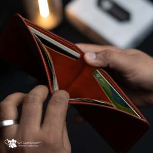 Cartera de Lujo Clásica Hecha a Mano No.81 con Cuero Fiebings Teñido, Costura Francesa, Cuero Genuino Unisex - Product Image 6