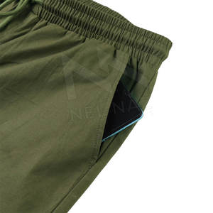 Pantalon cargo pour hommes en coton respirant avec logo personnalisé en gros Pantalon de travail en plein air avec de nombreuses poches pour la sueur des hommes - Product Image 4