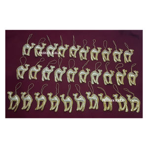 Exportadores de Adornos Encantadores con Bordado Zari en Forma de Camello de Diseño Único, Producto Hecho a Mano para Decoración Navideña - Product Image 1