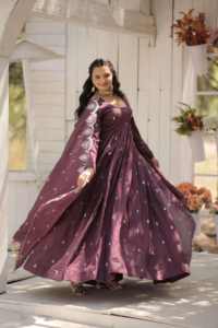 Qualité d'exportation indienne Vichitra Shimmer Gown & Dupatta Vente chaude Robe tendance fantaisie avec paillettes brodées pour adultes - Product Image 2
