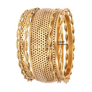 Juego de pulseras de latón en tono dorado de múltiples brazaletes apilables para moda de mujer, colecciones de joyería étnica y tradicional - Product Image 1