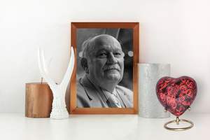 Urna de recuerdo de rosa roja-Mini cremación de corazón con soporte y caja premium-Urna de recuerdo pequeña-Honra a tu ser querido con urna - Product Image 3