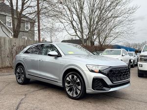 Excellent Audi Q8 quattro Premium Plus 55 TFSI 2025 d'occasion avec toit ouvrant, pack exécutif, démarrage à distance, sièges en cuir, jantes en alliage - Product Image 3