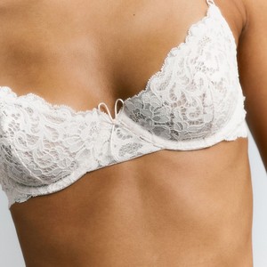 Precios de Mayoreo, Brasier Deportivo Sin Costuras de Alta Calidad para Mujer, Conjunto de Brasier y Pantalones Cortos para Yoga y Gimnasio - Product Image 1