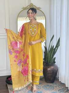 ด้านล่างของ Chanderi kurti ปักพิเศษพร้อมแคตตาล็อกเต็มรูปแบบ dupatta - Product Image 4