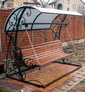 Columpio de hierro rústico con acabado natural perfecto para patios de granjas e interiores de casas tradicionales de uso diario - Product Image 2