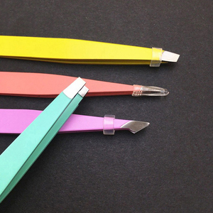 Pinzas para pestañas de alta calidad con logotipo personalizado, pinzas para cejas de acero inoxidable con punta inclinada, duraderas, ecológicas, OEM disponible. - Product Image 6