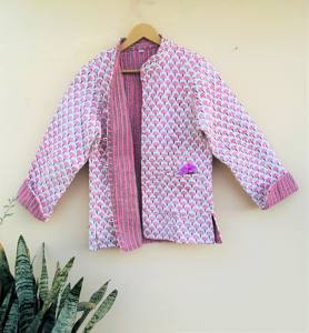 Chaquetas de invierno para mujer, abrigos hechos a mano acolchados de algodón con botón más cerca, chaqueta Vintage Reversible, abrigos estampados con bloques de mano - Product Image 3