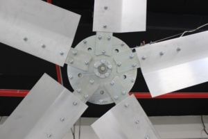 พัดลมเพดานอัจฉริยะ cowair hvls 300 P สำหรับใช้ในโรงเรือนปศุสัตว์ - Product Image 2