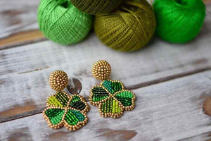 Pendientes colgantes de diseñador hechos a mano para niñas y mujeres, tachuelas adornadas con corazones para cada ocasión, incluidas las fiestas - Product Image 5