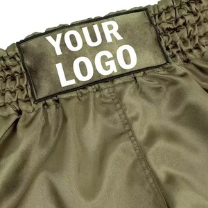 กางเกงชกมวยผ้าซาตินแบบสั่งทำ OEM ขายส่ง สำหรับมวยไทย MMA พร้อมโลโก้สั่งทำ คุณภาพพรีเมียม น้ำหนักเบา ทนทาน ผ่าสูง สำหรับการฝึกซ้อม - Product Image 4