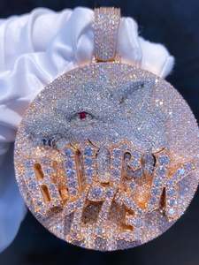 Pendentif personnalisable en argent sterling plaqué or jaune 14 carats avec diamant 4 carats et design disque lettre, idéal pour les fêtes ou comme breloque - Product Image 2