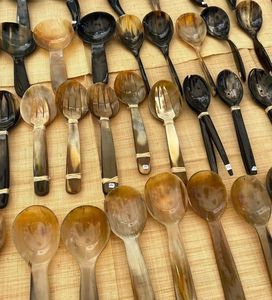 Juego de Cubiertos Indios Hechos a Mano Reutilizables de 6 Piezas, Cubiertos de Madera con Acabado Espejo y Acero, Ecológicos y Elegantes - Product Image 1