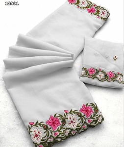 Vêtements ethniques en tissu léger élégant avec des motifs dynamiques de broderie complexes pour le soutien OEM de fête disponible pour les commandes en gros - Product Image 4