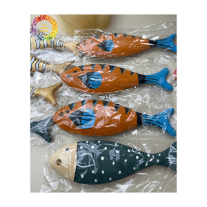 Ensemble de poissons en bois assortis en bois de poisson blanc sculpté à la main poisson en bois pour décoration murale colorée - Product Image 4