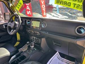 Jeep Wrangler 4xe Sahara 4dr SUV 4WD 2023 Usado y Confiable (2.0L 4 cilindros Turbo) - Product Image 5