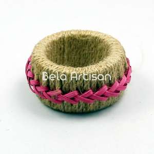 Anneaux de serviette de canne et de rotin pour fournisseurs de vaisselle rustique en vrac anneaux de serviette de bougainvillier en laiton élégants pour les planificateurs d'événements - Product Image 1