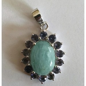 Pendentif artisanal de style religieux en aquamarine avec breloque en iolite, bijou de charme - Product Image 1