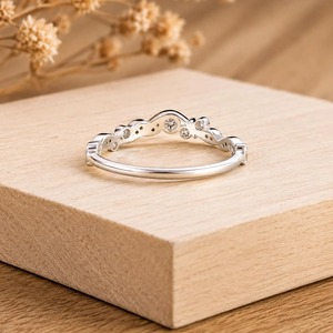 Bague de Mariage Élégante en Or Massif 14K Certifiée IGI, Diamant de Laboratoire Taille Ronde Brillante, Motif Feuille Chevron Vintage, 0.18 Ct E-F VS - Product Image 6