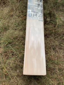 ไม้คริกเก็ต UMZ MB MALIK BLACK EDITION รุ่นอังกฤษวิลโลว์ คุณภาพสูงระดับมืออาชีพ ทนทาน ผลิตตามสั่ง น้ำหนักเบา แบบกดสองชั้น - Product Image 3