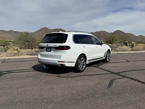 BM-W X7 XDrive40i 2023 d'occasion certifiée, boîte automatique, intérieur clair, sièges en cuir, régulateur de vitesse adaptatif, pneus R19 - Product Image 5