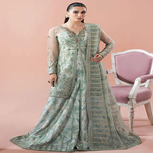 Vêtements d'hiver shalwar kameez pour femmes, costumes en organza de créateur pour femmes, vêtements brodés en organza pour l'hiver. - Product Image 1