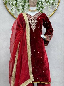 Commandez maintenant : Ensemble Kurti, Bas et Dupatta en Soie Georgette avec Broderies Multiples et Sequins, Longueur Genou – Idéal pour les Fêtes et les Célébrations de l'Aïd - Product Image 2