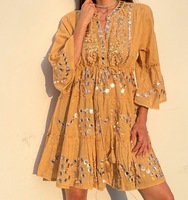 Nouvelle robe en dentelle brodée à motifs jaunes 2024, taille standard, décorée de pompons