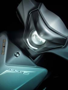 Sym Duke Motocicleta Dual Demon Eye Luz de circulación diurna Blanco natural con función de felicitación - Product Image 6