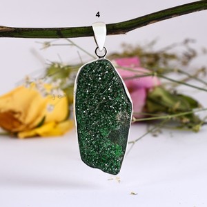 Colgante Artesanal de Plata de Ley 925 con Piedra Preciosa Natural de Uvarovita, Chapado en Oro Amarillo, Joyería Elegante para Ella - Product Image 4