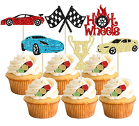 Rendez votre fête à thème de course excitante avec des décorations de cupcake de voiture de course avec des drapeaux de feux de circulation volants et des trophées
