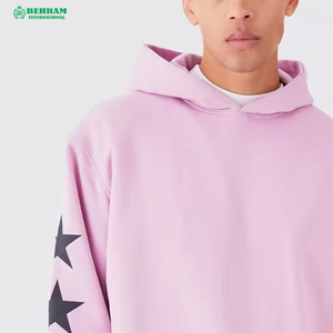 Ensemble de survêtement rose à capuche pour homme avec imprimé étoiles noires, coupe ample, style streetwear, pantalon de jogging long, taille élastique, poches latérales - Product Image 6