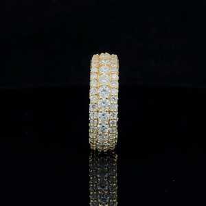 Compra anillo de boda Eternity de tres filas, Diamante de moissanita de corte brillante, totalmente pavimentado para fiesta de compromiso o aniversario - Product Image 4