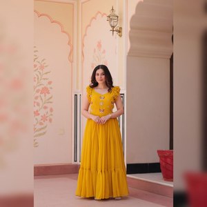 Robe longue décontractée à imprimé floral à col en V fantaisie en géorgette lourde de designer avec broderie zari et sequins pour mariage indien pakistanais - Product Image 1