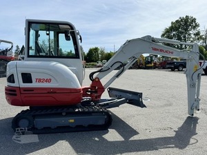 รถขุดขนาดเล็ก TAKEUCHI TB240 รุ่นมินิครอว์เลอร์ - Product Image 2