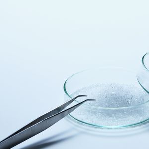 Pinzas de pestañas a granel, proveedor directo de fábrica de Pakistán, pinzas profesionales de aislamiento de pestañas con punta de precisión para la venta - Product Image 1