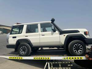 ใหม่/มือสอง สำหรับ LC 78 ฮาร์ดท็อป 4x4 8 สูบ LX ดีเซล ภายในเบาะหนังสีเข้ม - Product Image 5