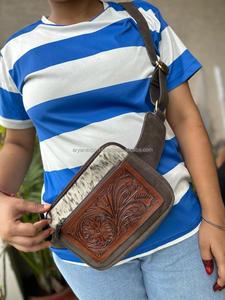 Nuevo estilo occidental Hair On Hide Tooled Fur Leather Unisex Chest Utility Bags Bolso de mensajero de cuero de piel Premium de alta calidad - Product Image 2