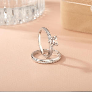 แหวนคู่สแตนเลสสตีลคลาสสิก Jeulia ชุบทอง 18K - Product Image 5